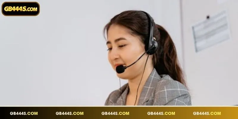 24/7 customer support channels for local users